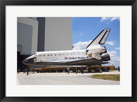 Framed STS-135 Atlantis approaches the VAB Print